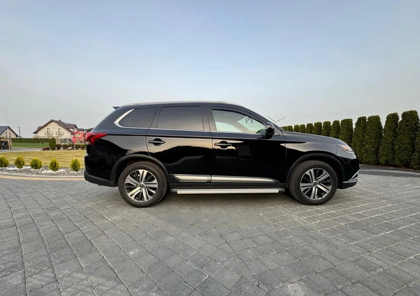 Mitsubishi Outlander cena 91999 przebieg: 56400, rok produkcji 2019 z Rumia małe 106